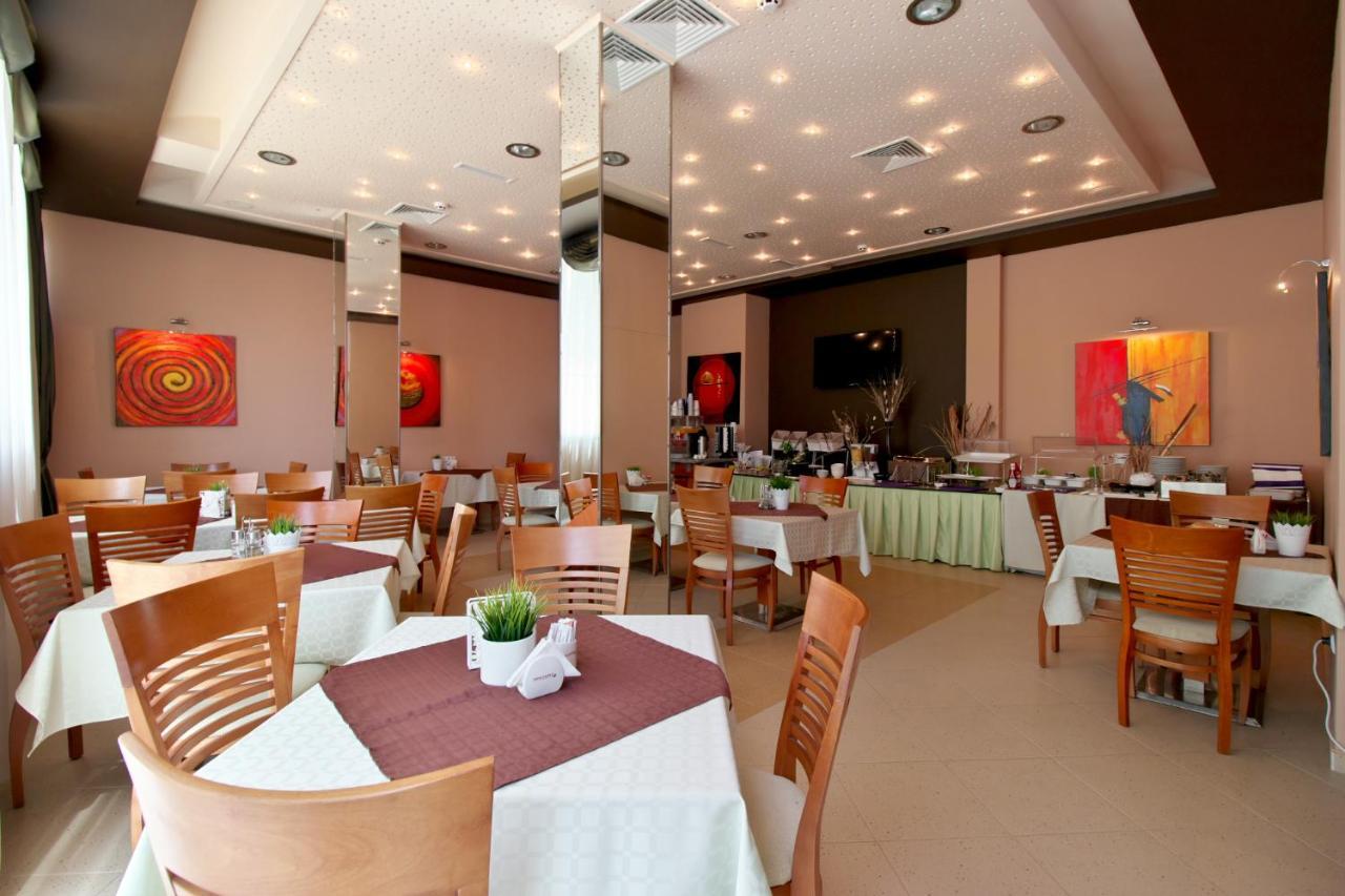 Benvita Hotel Golden Sands Bagian luar foto