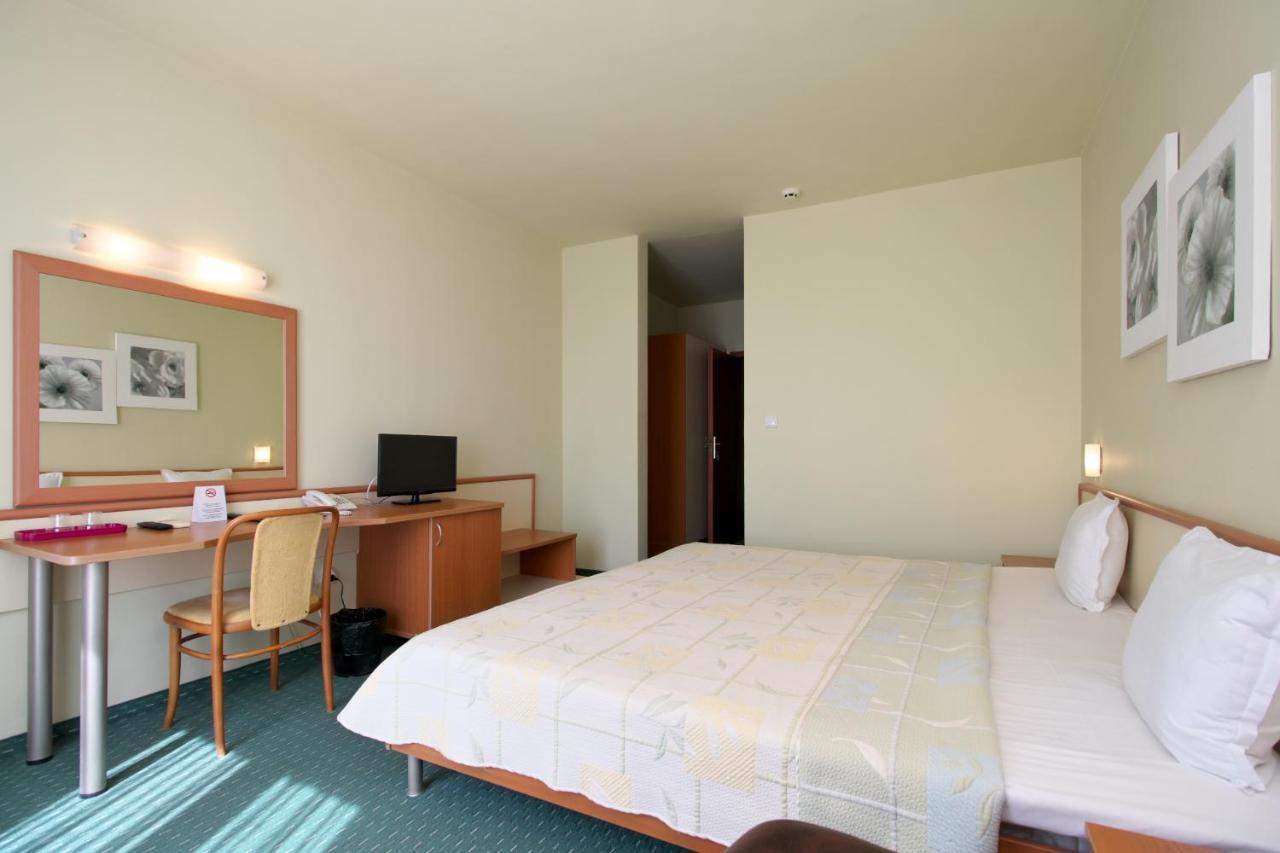 Benvita Hotel Golden Sands Bagian luar foto